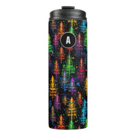 Kleurrijke kerstboom gloeit in donker bos thermosbeker