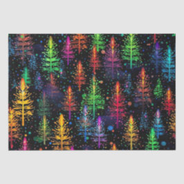 Kleurrijke kerstboom gloeit in donker bos tissuepapier