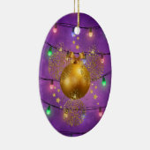 Kleurrijke kerstlichten en gouden zalen keramisch ornament (Rechts)