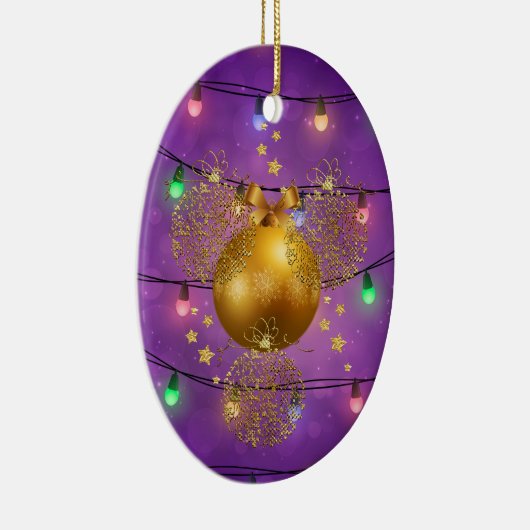 Kleurrijke kerstlichten en gouden zalen keramisch ornament (Rechts)