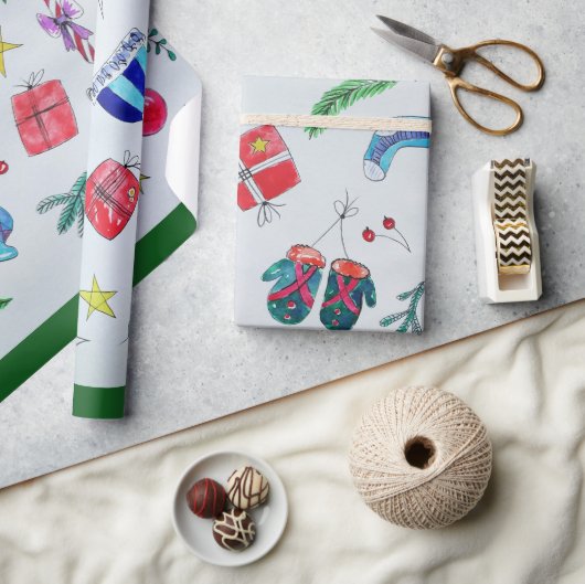 Kleurrijke kerstobjecten verspreid over de pagina cadeaupapier (Crafts)