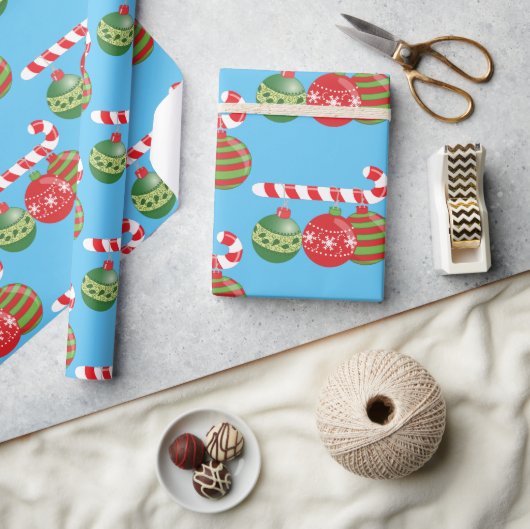 Kleurrijke kerstsnoepjes en Ornamenten Cadeaupapier (Crafts)
