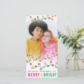 Kleurrijke kerstverlichting Merry & Bright Fun Fot Feestdagenkaart (Staand voorkant)