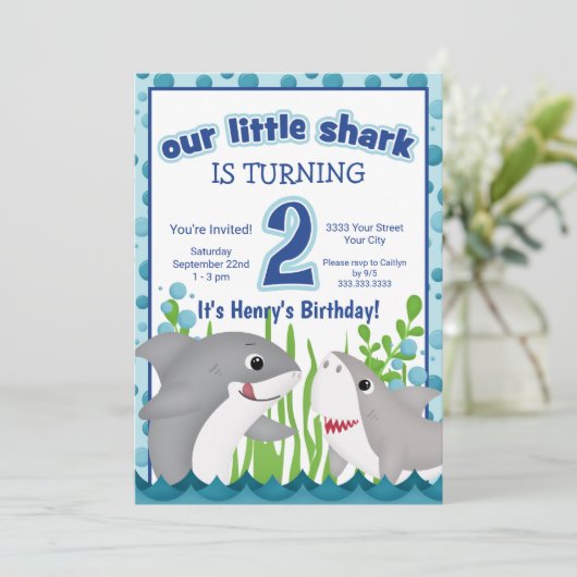 Kleurrijke kleine haai Ocean Beach 2e verjaardag Kaart (Staand voorkant)