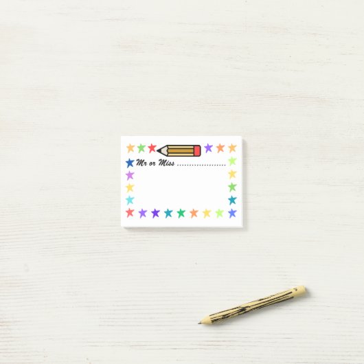 Kleurrijke kleurpotloden en sterren post-it® notes (Op bureau)