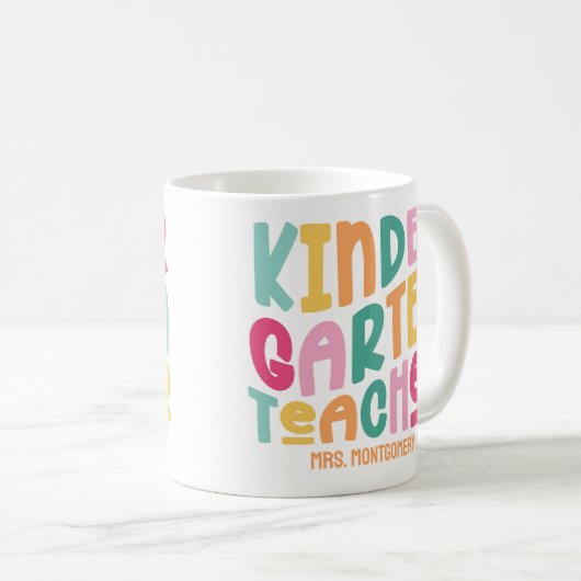 Kleurrijke kleuterleraar op maat koffiemok (Voorkant rechts)