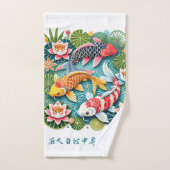 Kleurrijke Koi Zwemmen in Lotus Gevulde Vijver Bad Handdoek (Handdoek)