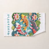 Kleurrijke Koi Zwemmen in Lotus Gevulde Vijver Bad Handdoek (Handdoek)