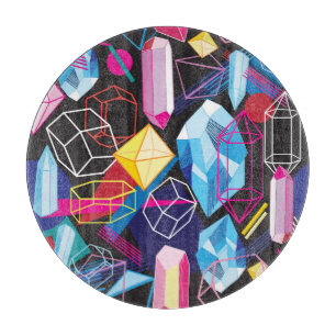 Kleurrijke kristallen, donkere abstracte achtergro snijplank