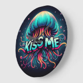 Kleurrijke kwal illustratie met kus me tekst grote klok (Hoek)