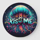 Kleurrijke kwal illustratie met kus me tekst grote klok (Voorkant)