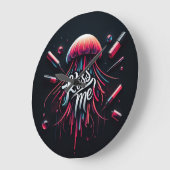 Kleurrijke kwal illustratie met levendige typog grote klok (Hoek)