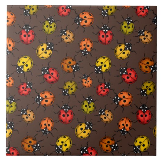 Kleurrijke ladybugs op bruin tegeltje (Voorkant)