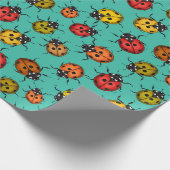 Kleurrijke ladybugs op turkooizen cadeaupapier (Hoek)