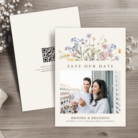 Kleurrijke lente wilde bloemen weide tuin QR-code Save The Date