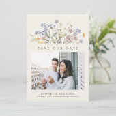 Kleurrijke lente wilde bloemen weide tuin QR-code Save The Date (Staand voorkant)