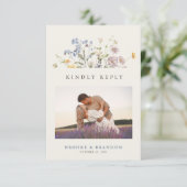 Kleurrijke Lente Wildflower Meadow Bruiloft QR Cod RSVP Kaartje (Staand voorkant)