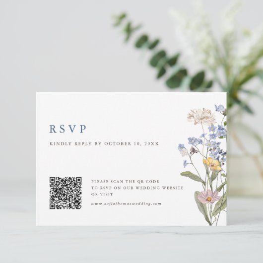 Kleurrijke Lente Wildflower Meadow Bruiloft QR Cod RSVP Kaartje (Staand voorkant)