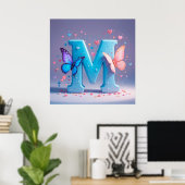 Kleurrijke letter M met vlinders Poster (Thuiskantoor)