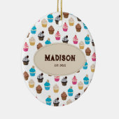 Kleurrijke Leuke Cupcakes Patroon Monogram Keramisch Ornament (Rechts)