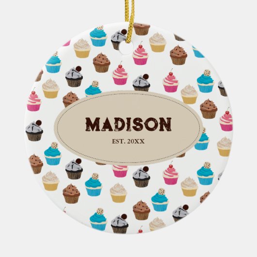Kleurrijke Leuke Cupcakes Patroon Monogram Keramisch Ornament (Voorkant)