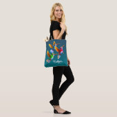 Kleurrijke levende vogels in de vlucht tote bag (Op model)
