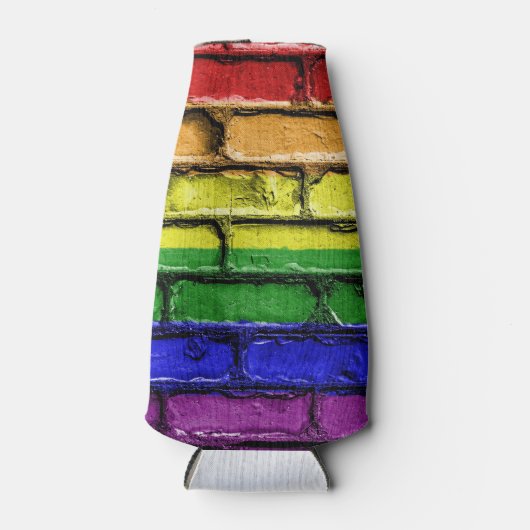 Kleurrijke LGBT-regenboogpridevlag stenen muur Flesjeskoeler (Voorkant)