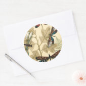 Kleurrijke libellen die boven bladeren drijven ronde sticker (Envelop)