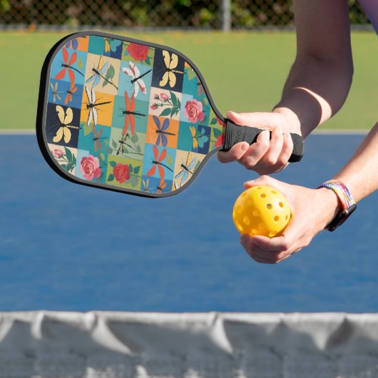 Kleurrijke Libellen En Rozen Patchwork Pickleball Paddle (Insitu)