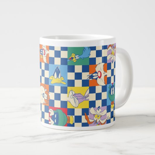 Kleurrijke LOONEY TUNES™ Checker Toss Pattern Grote Koffiekop (Voorkant rechts)