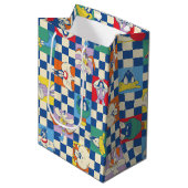 Kleurrijke LOONEY TUNES™ Checker Toss Pattern Medium Cadeauzakje (Voorkant Gekanteld)