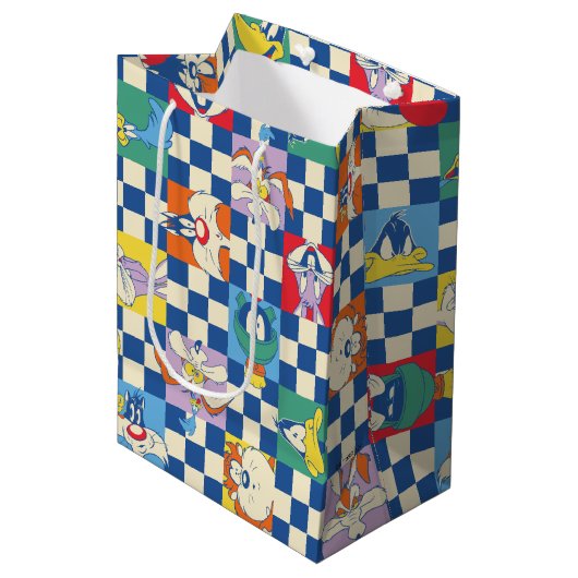 Kleurrijke LOONEY TUNES™ Checker Toss Pattern Medium Cadeauzakje (Voorkant Gekanteld)