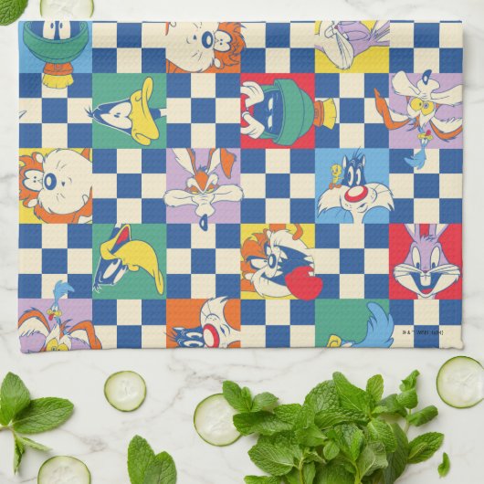 Kleurrijke LOONEY TUNES™ Checker Toss Pattern Theedoek (Gevouwen)