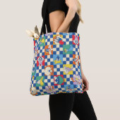 Kleurrijke LOONEY TUNES™ Checker Toss Pattern Tote Bag (Dichtbij)