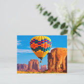 Kleurrijke luchtballon boven Rocks Briefkaart (Staand voorkant)