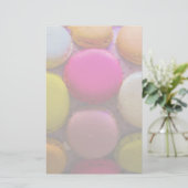 Kleurrijke Macarons Tasty Bked Dessert Briefpapier (Staand voorkant)