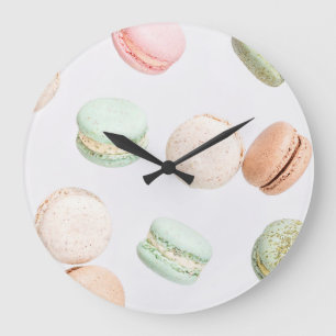 Kleurrijke macarons: zoet vallend patroon. grote klok