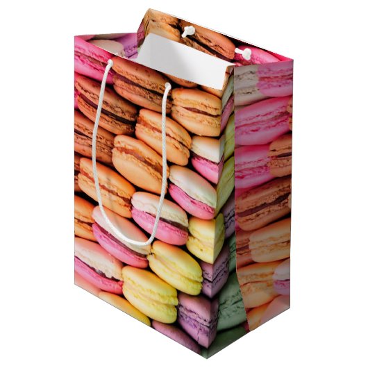 Kleurrijke Macaroons Medium Cadeauzakje (Voorkant Gekanteld)