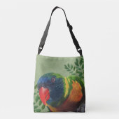 Kleurrijke Macaw Parrot Zittend in Green Leafy Pla Crossbody Tas (Achterkant)