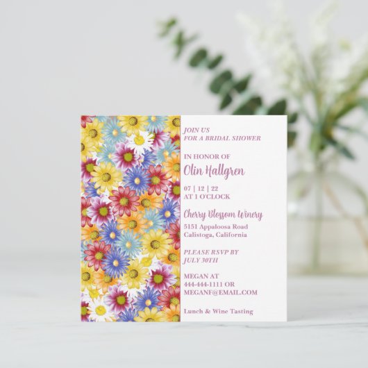 Kleurrijke Madeliefjes Bruiloft Uitnodiging (Staand voorkant)