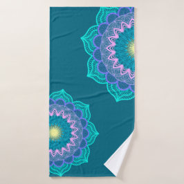 Kleurrijke Mandala op Blauwe Achtergrond Badhanddoek