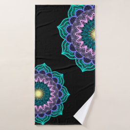 Kleurrijke Mandala op Zwarte Achtergrond Badhanddoek