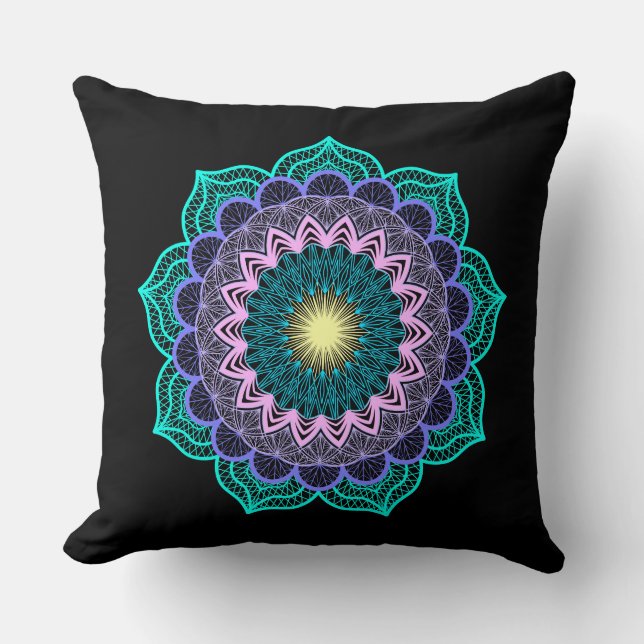 Kleurrijke Mandala op Zwarte Achtergrond Kussen (Voorkant)