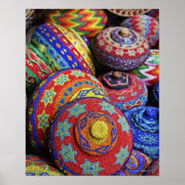 Kleurrijke manden gemaakt van gekleurde kunststof poster