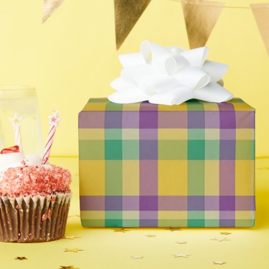Kleurrijke Mardi Gras gingham patterned Cadeaupapier (Verjaardagsfeest)
