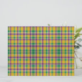 Kleurrijke Mardi Gras gingham patterned Feestdagenkaart (Staand voorkant)