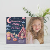 Kleurrijke meisjes Sleepover Party Uitnodiging (Staand voorkant)