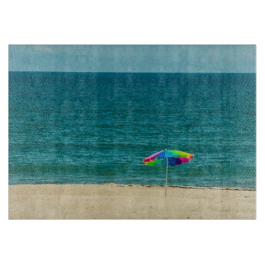 Kleurrijke membrella op het snijvlak van het stran snijplank (Voorkant)