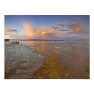 Kleurrijke minerale afzettingen komen uit Black Po Foto Afdruk