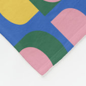 Kleurrijke moderne geometrische vormen in blauw fleece deken (Hoek)